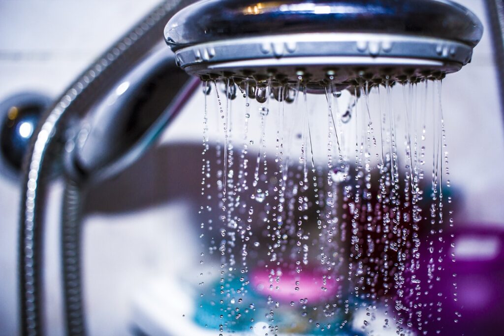 水が出ているシャワー