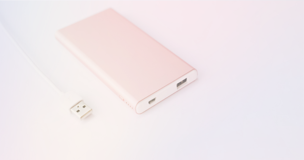 ピンクのモバイルバッテリー